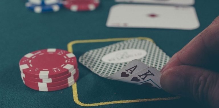 Bàn live casino với dealer phát sóng trực tiếp trên ok356